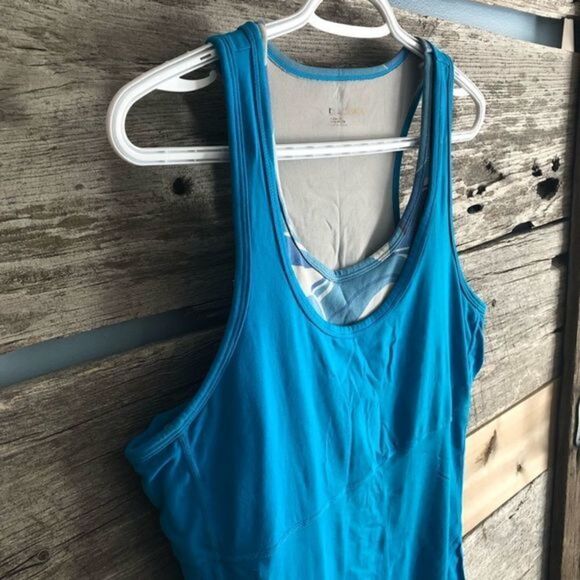 LIGHT Blue activewear tank with attached sports bra size XL - Picture 2 of 4